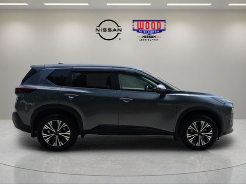 Used 2023 Nissan Rogue SV FWD image 2