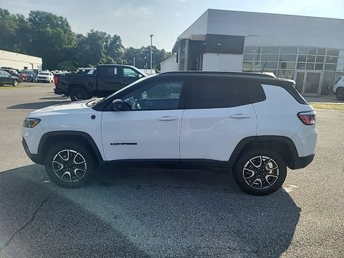 Used 2024 Jeep Compass Trailhawk AWD/4WD image 4