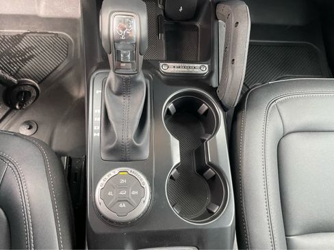 New 2025 Ford Bronco Badlands image 26