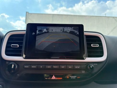Used 2025 Hyundai Venue Limited FWD image 28