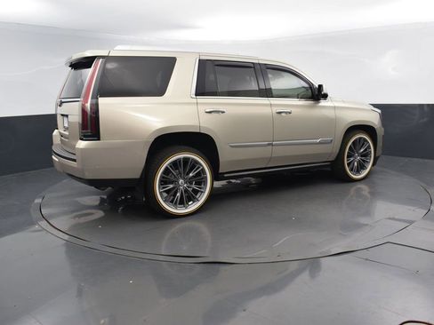 Used 2017 Cadillac Escalade Platinum image 6