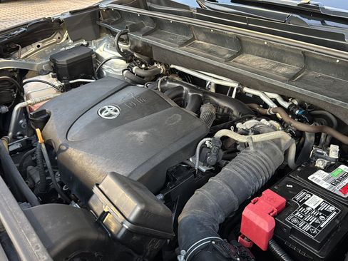 Used 2021 Toyota Highlander XLE image 31