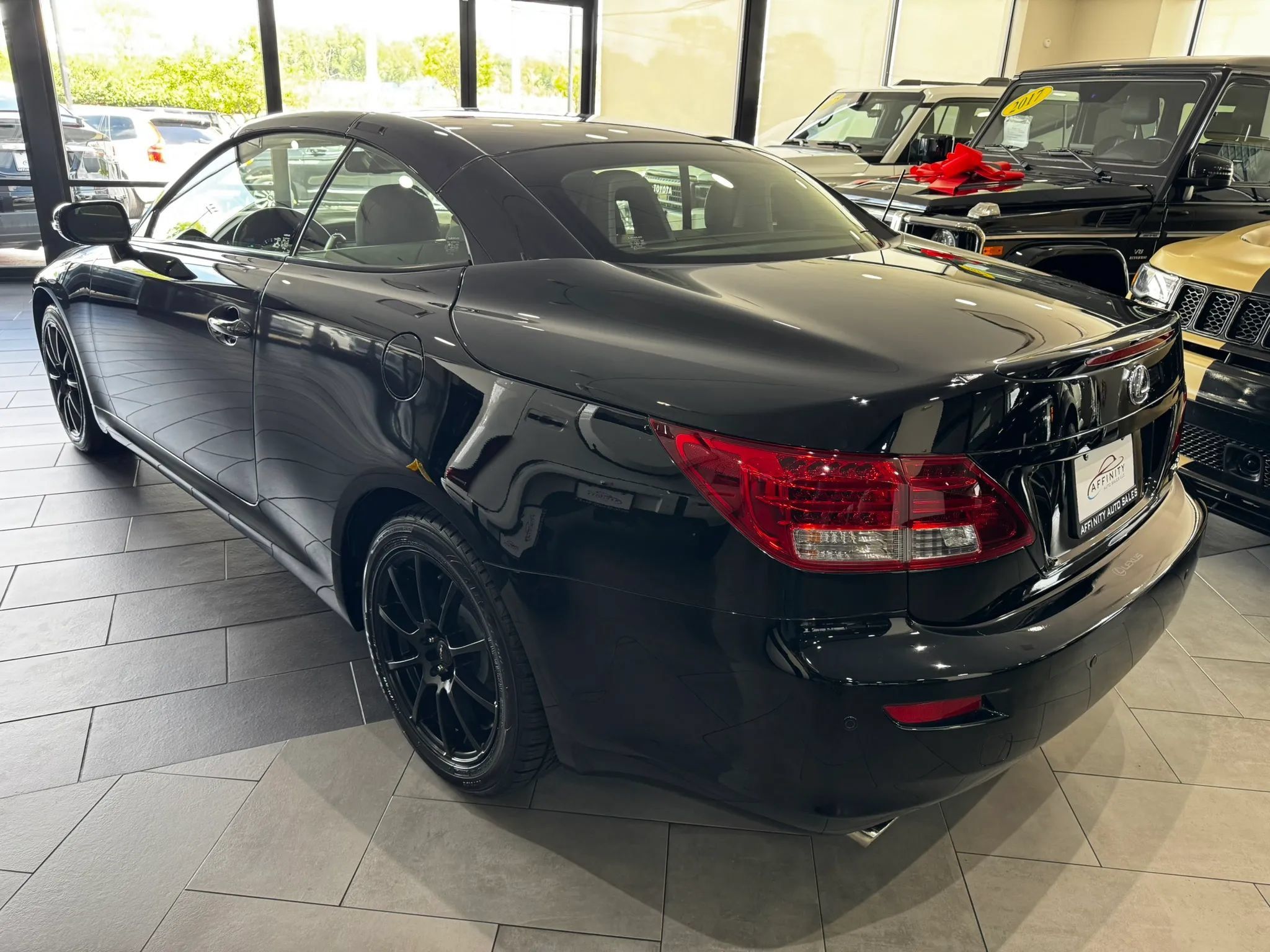 Used 2013 Lexus IS 250C w/ Luxury Pkg RWD image 39
