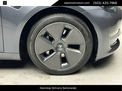 Used 2023 Tesla Model 3 Standard Range image 29