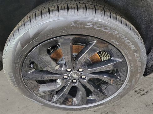 New 2025 Land Rover Discovery Sport Dynamic SE image 12