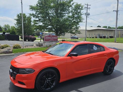 Used 2017 Dodge Charger SE w/ Power Sunroof Group RWD image 1