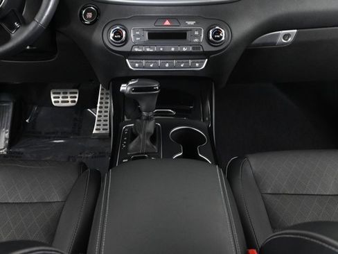 Used 2019 Kia Sorento SX image 19