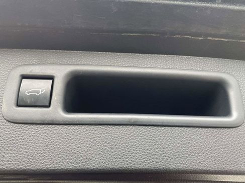 Used 2021 Toyota Highlander XLE AWD/4WD image 11