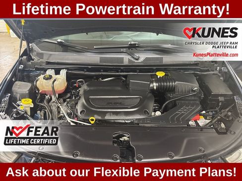 Used 2023 Chrysler Pacifica Touring-L image 28