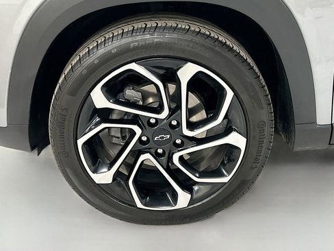 Certified 2025 Chevrolet Trax RS w/ Sunroof Package image 30