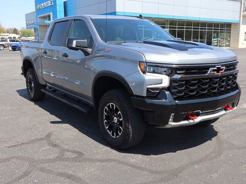 Used 2023 Chevrolet Silverado 1500 ZR2 w/ Technology Package AWD/4WD image 2