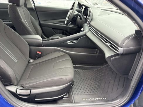 Used 2022 Hyundai Elantra SEL FWD image 25