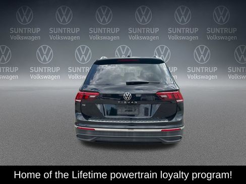 Used 2023 Volkswagen Tiguan SE w/ Panoramic Sunroof Package FWD image 5