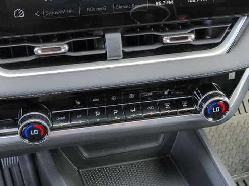 Certified 2025 Chevrolet Equinox LT w/ Convenience Package II image 9