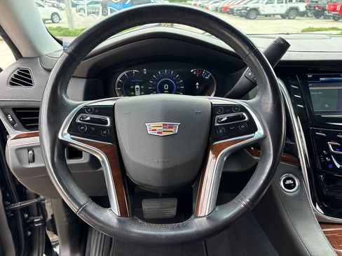 Used 2018 Cadillac Escalade 2WD image 17