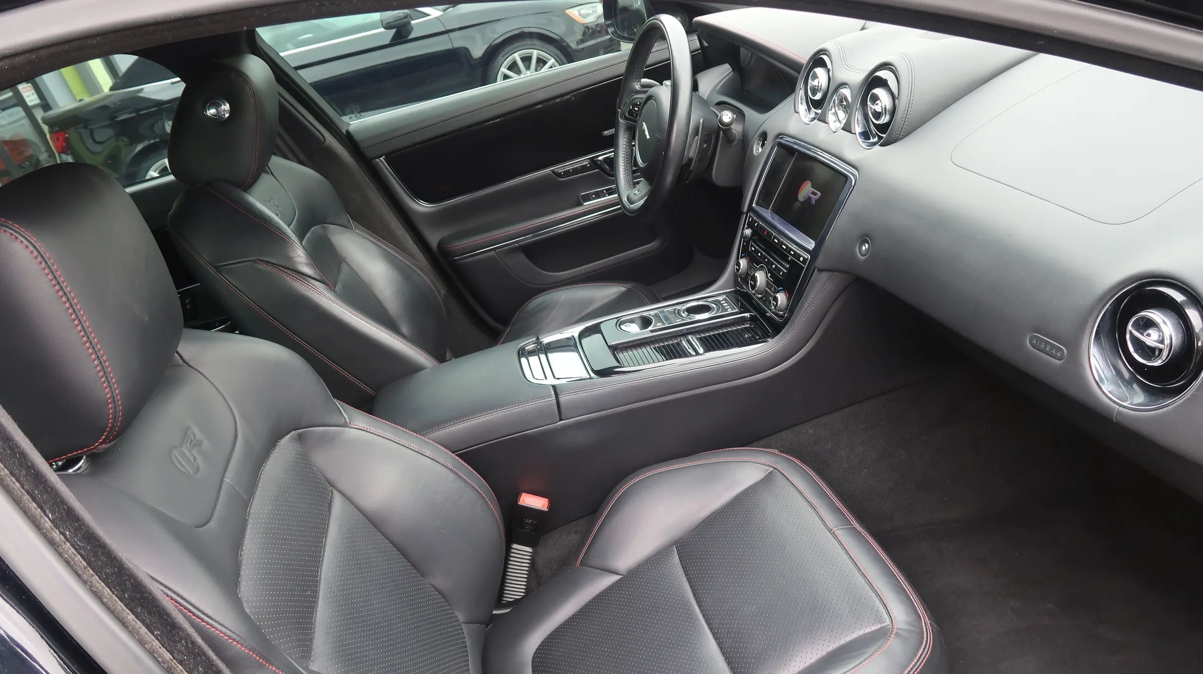 Used 2014 Jaguar XJ R LWB RWD image 25