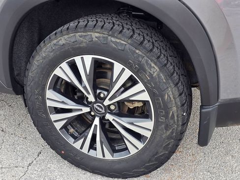 Used 2023 Nissan Rogue SV AWD/4WD image 7