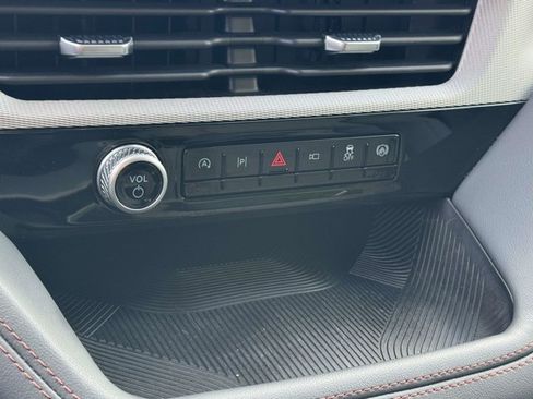 Used 2026 Ford Explorer Active AWD/4WD image 33