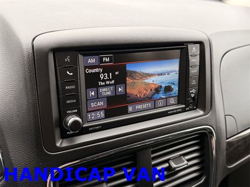 Used 2019 Dodge Grand Caravan SE image 23