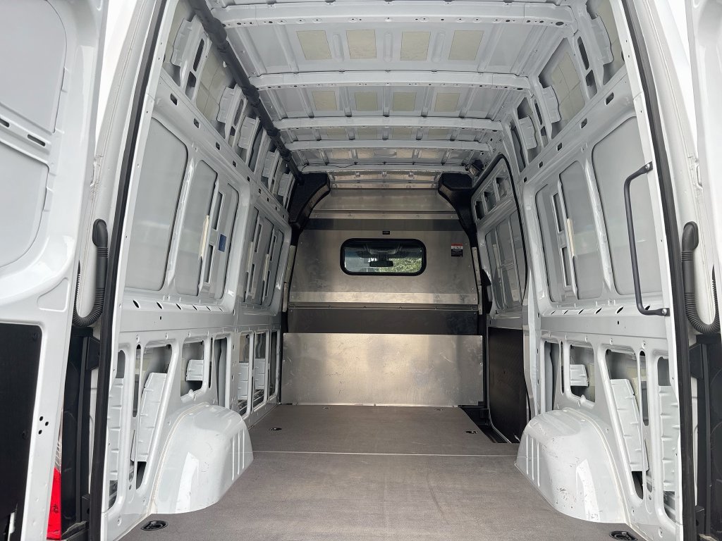 Used 2025 Mercedes-Benz Sprinter 2500 image 10