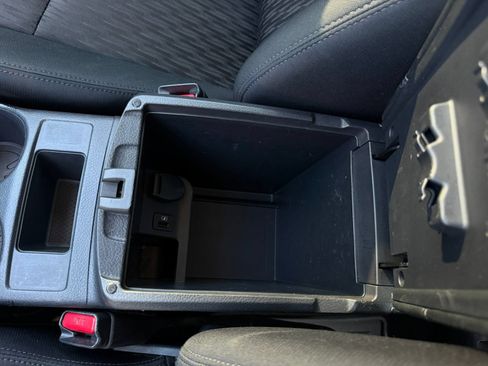 Used 2020 Nissan Rogue S FWD image 19
