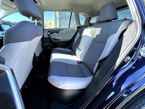 Used 2020 Toyota RAV4 XLE image 19