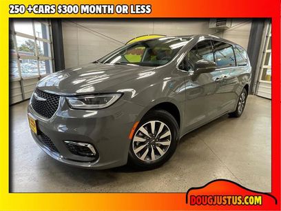 Used 2022 Chrysler Pacifica Touring-L