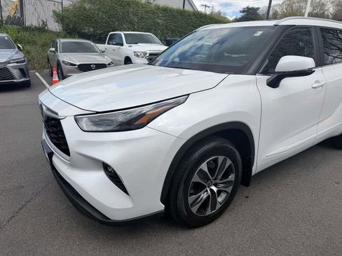 Used 2023 Toyota Highlander XLE image 1