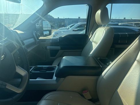 Used 2019 Ford F250 Lariat w/ Chrome Package image 7