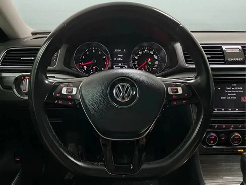Used 2018 Volkswagen Passat 2.0T SE FWD image 17