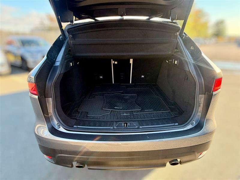Used 2018 Jaguar F-PACE Prestige AWD/4WD image 12