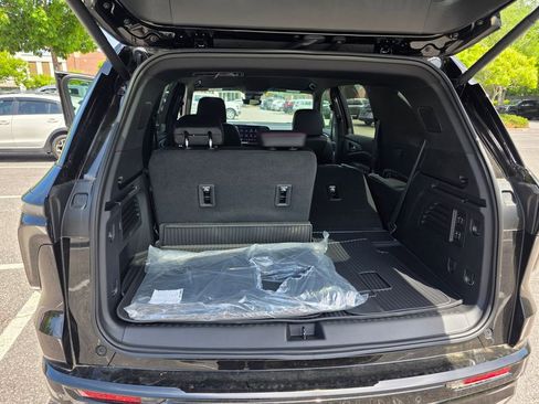 New 2026 Chevrolet Traverse RS w/ LPO, Floor Liner Package FWD image 25