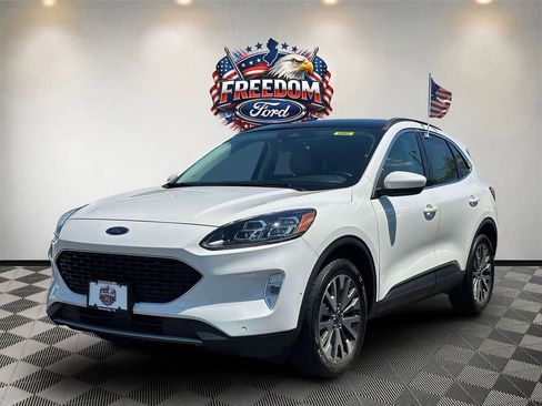 Used 2021 Ford Escape Titanium AWD/4WD image 2
