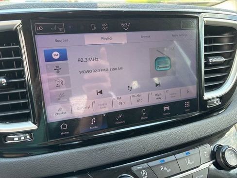 Used 2023 Chrysler Pacifica Touring-L FWD image 21