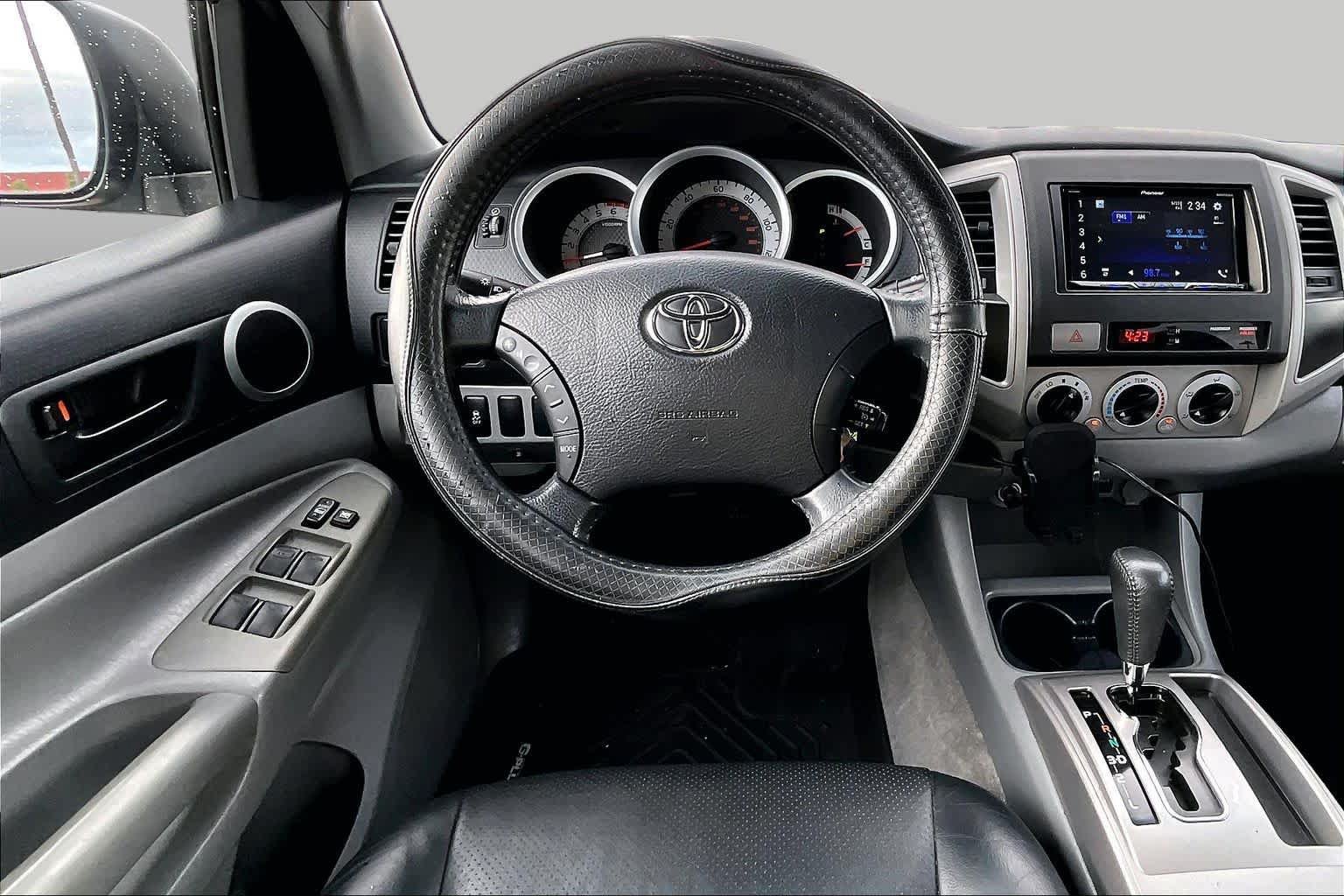 Used 2011 Toyota Tacoma PreRunner w/ SR5 Pkg #2 RWD image 5