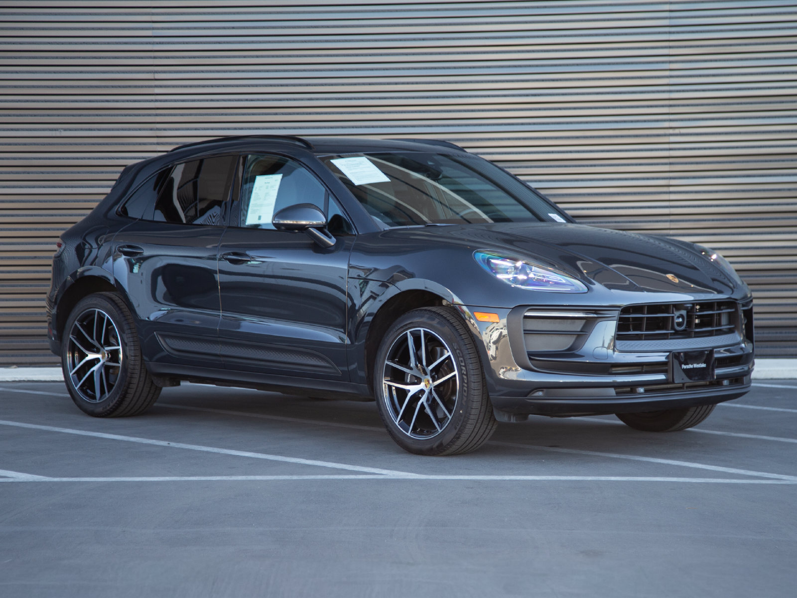 Certified 2026 Porsche Macan AWD/4WD image 9