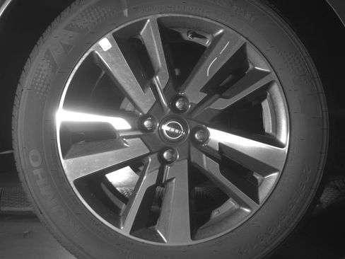 Used 2025 Nissan Versa SV w/ Trunk Package image 15