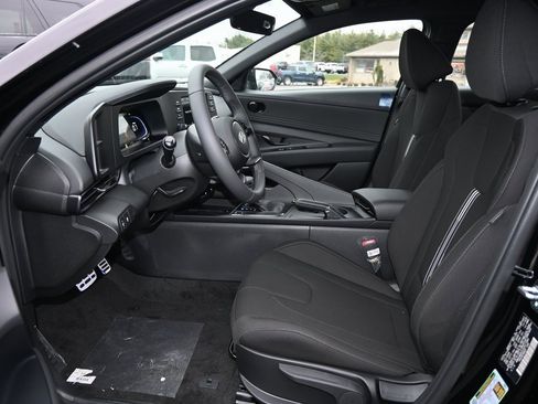 Used 2025 Hyundai Elantra Sport image 8
