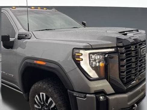 Used 2024 GMC Sierra 2500 Denali Ultimate AWD/4WD image 4