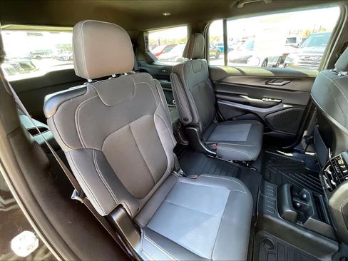 Used 2025 Jeep Grand Cherokee L Laredo w/ Luxury Tech Group I AWD/4WD image 15