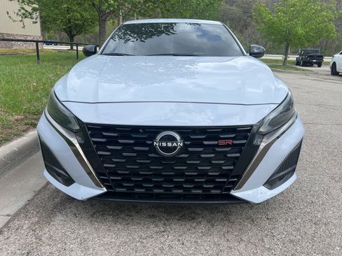 Used 2024 Nissan Altima 2.5 SR w/ SR Premium Package image 2