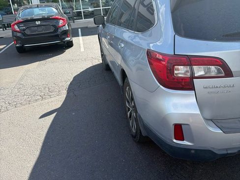 Used 2017 Subaru Outback 3.6R Limited AWD/4WD image 5