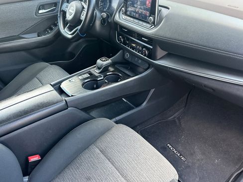 Used 2023 Nissan Rogue SV FWD image 18