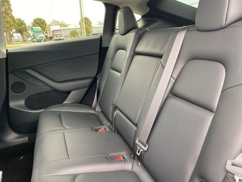 Used 2023 Tesla Model Y Performance image 11