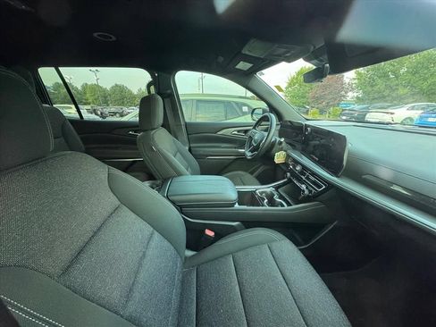 Used 2026 Chevrolet Traverse LT w/ Driver Confidence Package FWD image 3