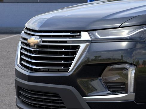 Used 2023 Chevrolet Traverse Premier AWD/4WD image 28