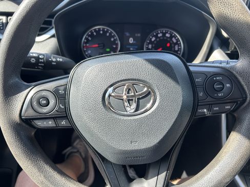 Used 2020 Toyota RAV4 XLE image 21