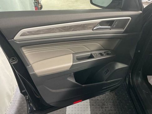 Certified 2023 Volkswagen Atlas Cross Sport SE image 13