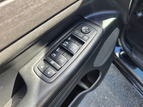 Used 2018 Jeep Grand Cherokee Altitude image 22