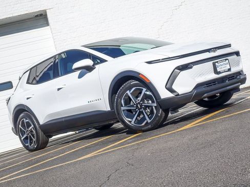 New 2026 Chevrolet Equinox EV LT image 3